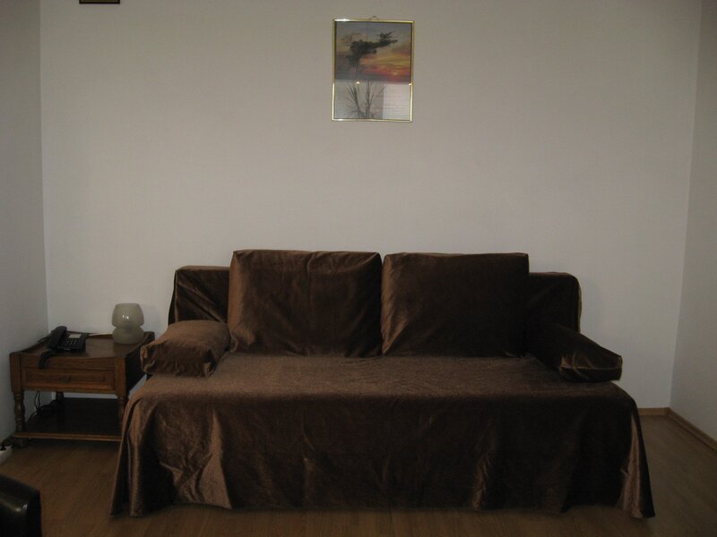 Balta Alba, Salajan, Piata Titan, la statuie