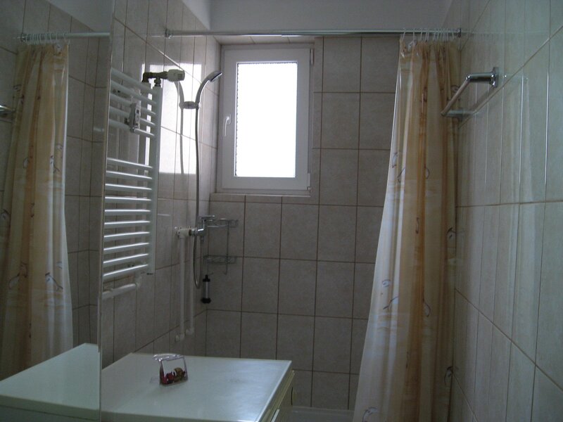 Balta Alba, Salajan, Piata Titan, la statuie