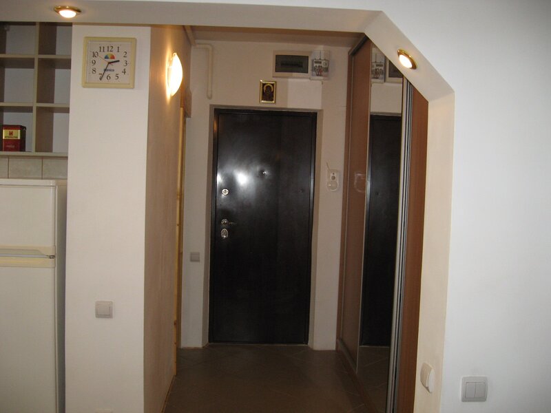 Balta Alba, Salajan, Piata Titan, la statuie