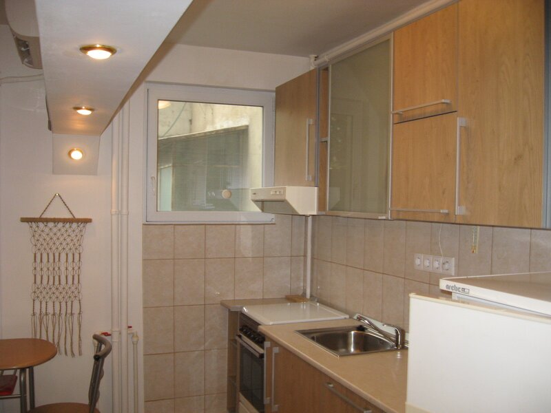 Balta Alba, Salajan, Piata Titan, la statuie